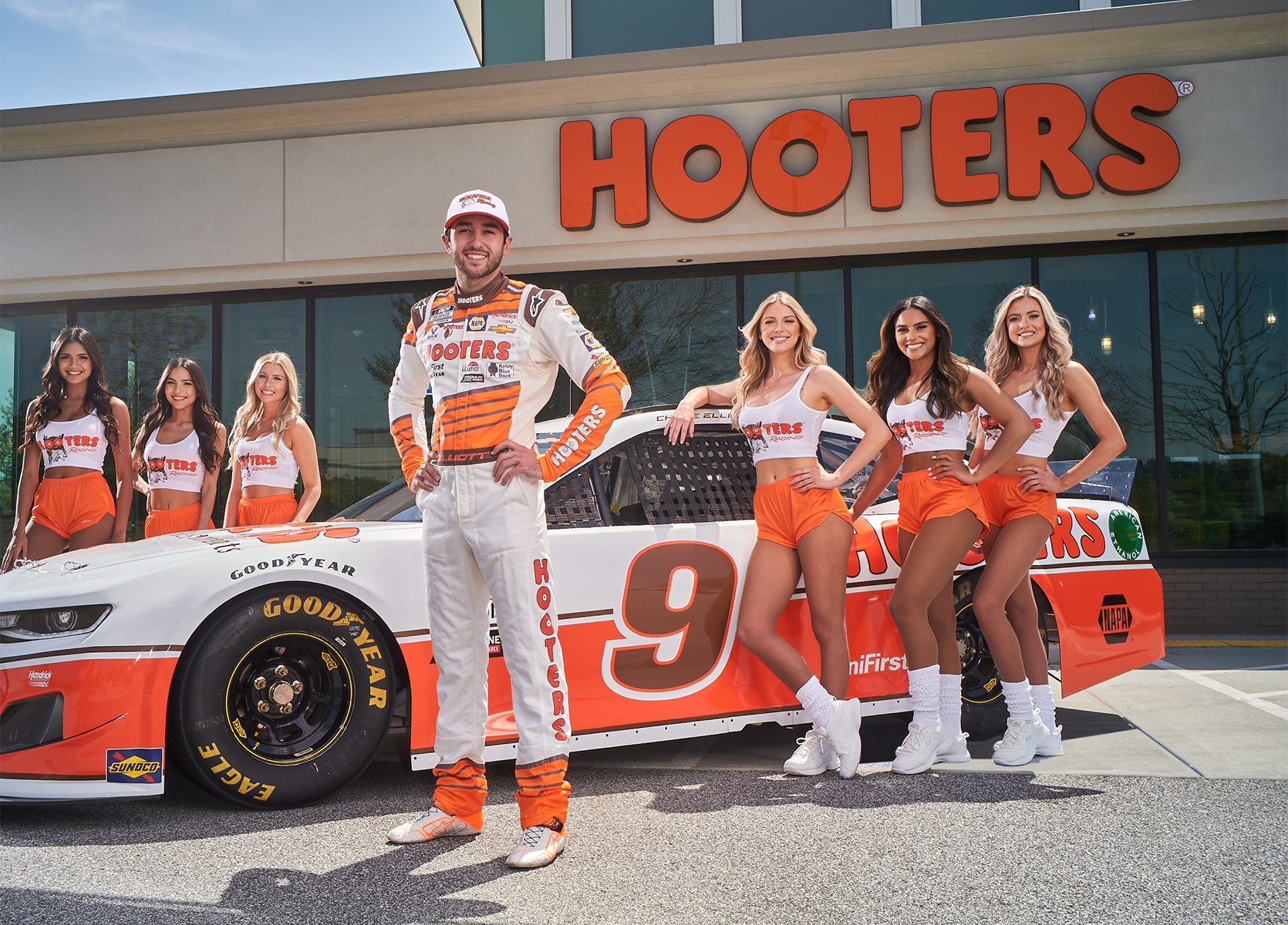 Chase Elliott® Racing Official Home of Race Fans Hooters