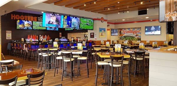Hooters First Location in Guadalajara Area Opens