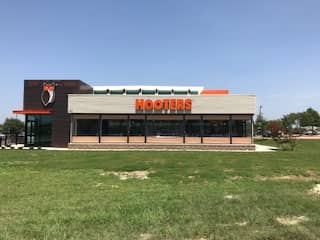 Hooters Opens Newest Location in Bryan, Texas