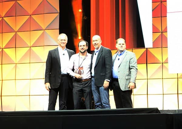 Hooters Presents Hooters de Mexico with  2015 Developer of the Year Award